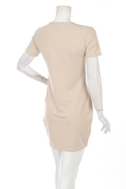 Рокля Boohoo2