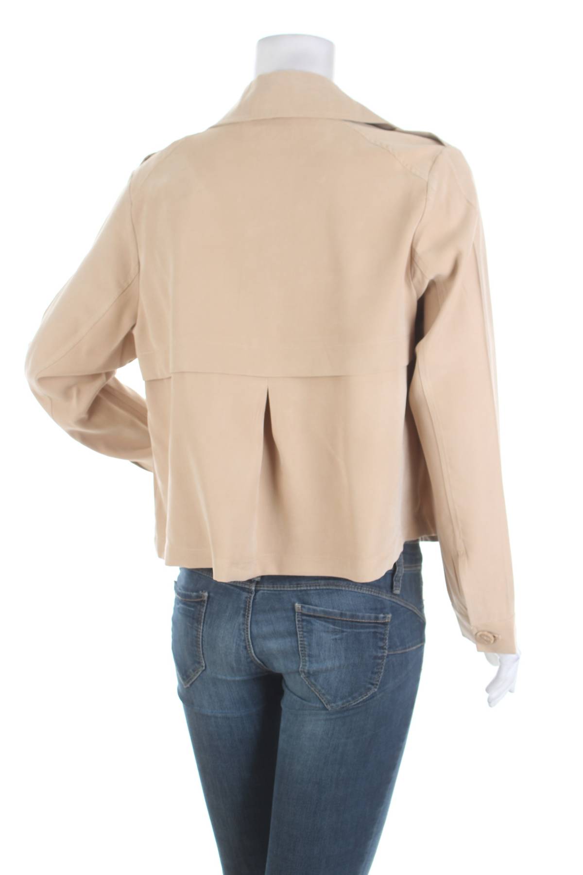 Дамско яке Guess2