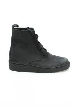 Γυναικεία μποτάκια Clarks1