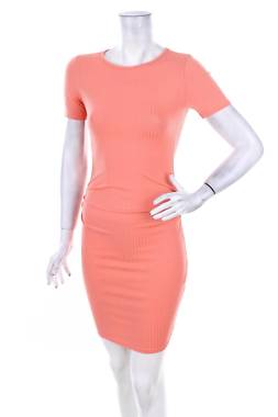 Рокля за бременни Boohoo1 - Contour.bg Рокля за бременни Boohoo1