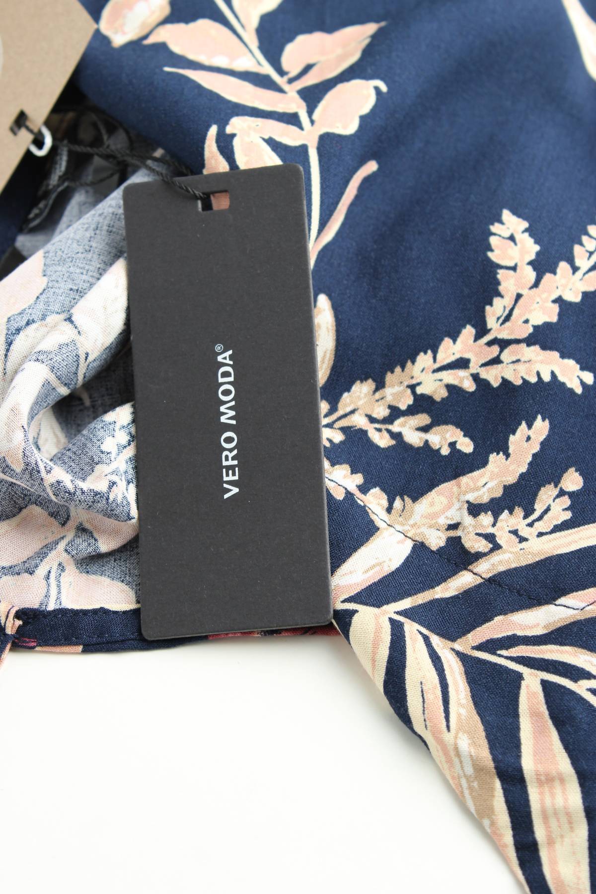 Γυναικείο αμάνικο Vero Moda3