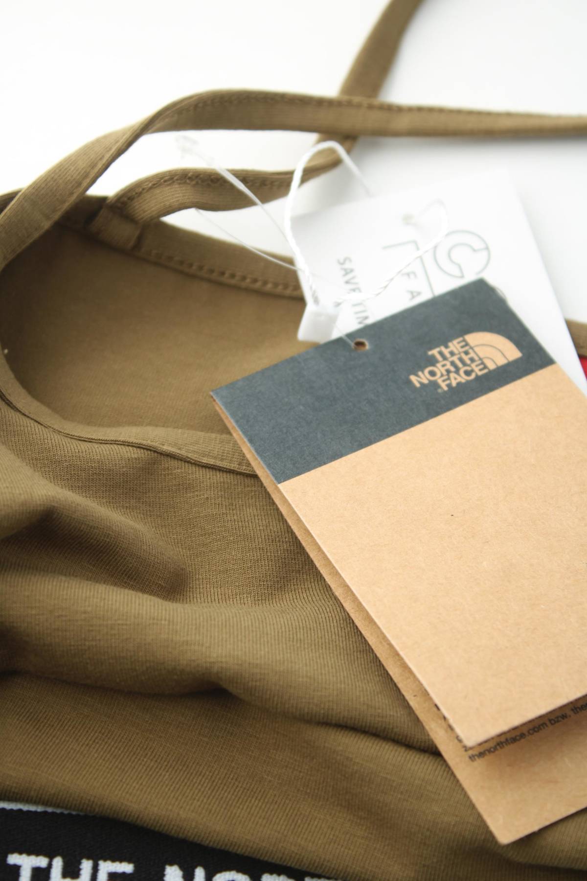 Γυνικείο αθλητικό αμάνικο The North Face3