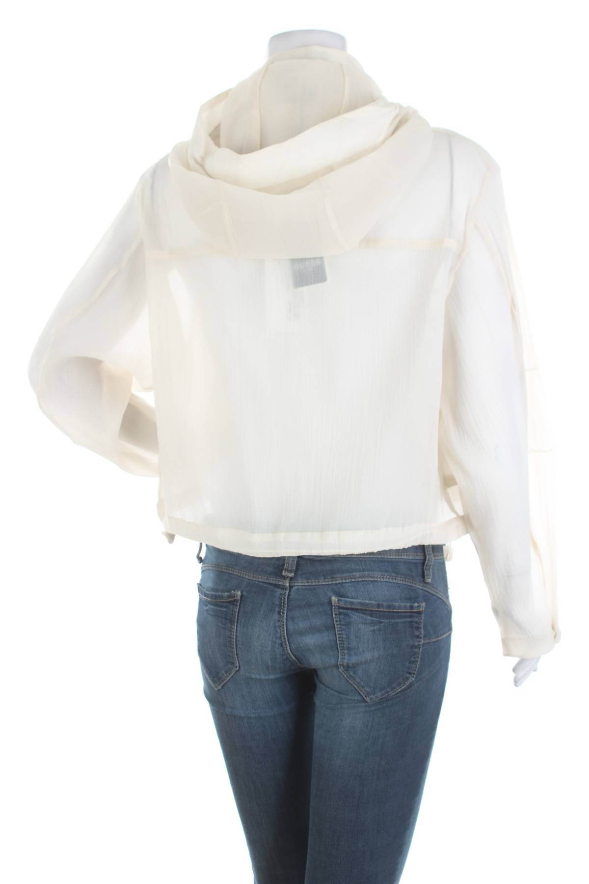 Дамско яке Guess2