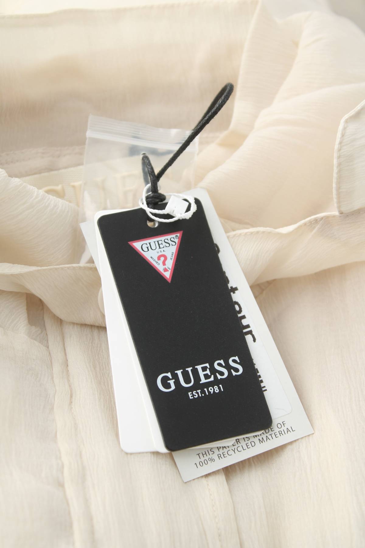 Дамско яке Guess4