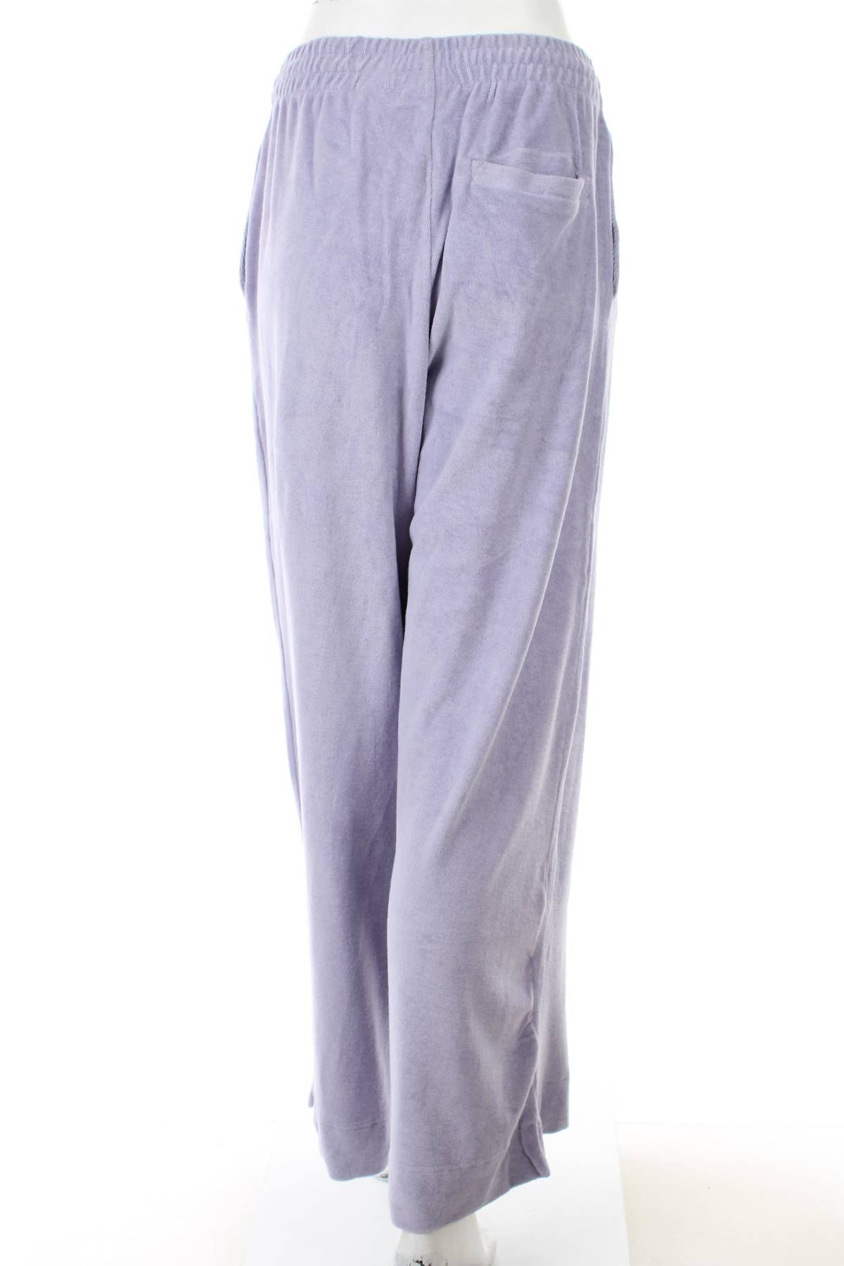 Γυναικείο αθλητικό παντελόνι Weekday2