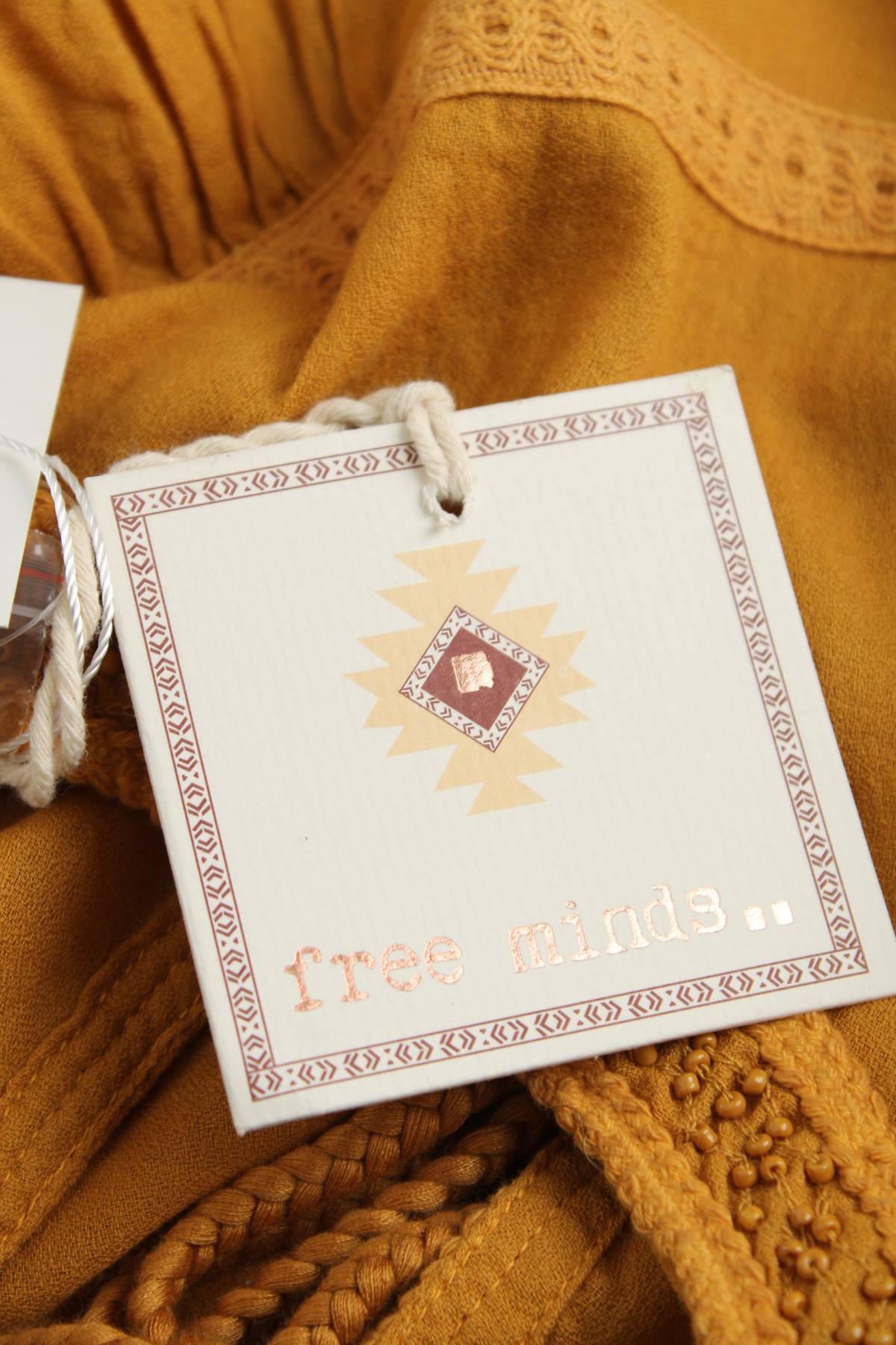 Γυναικεία μπλούζα free minds...3