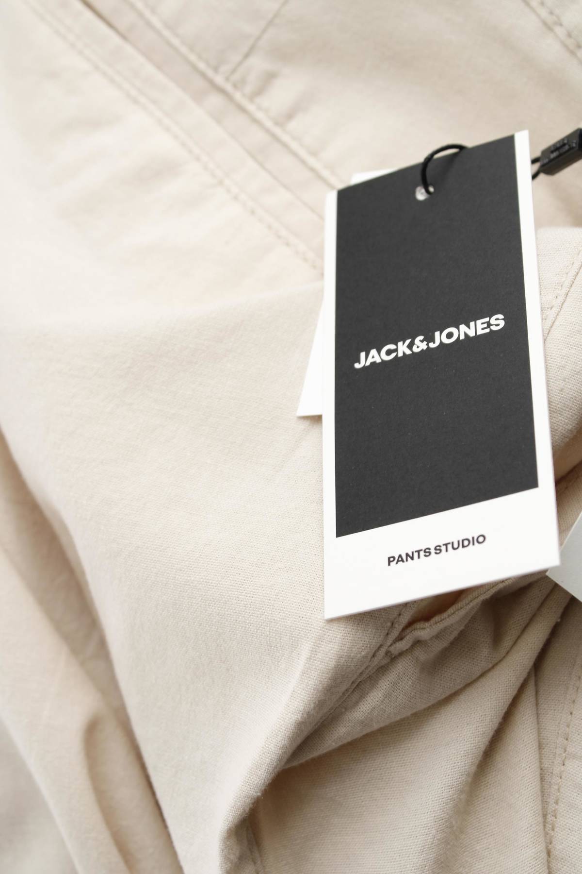 Мъжки къс панталон Jack & Jones3 - Contour.bg Мъжки къс панталон Jack & Jones3