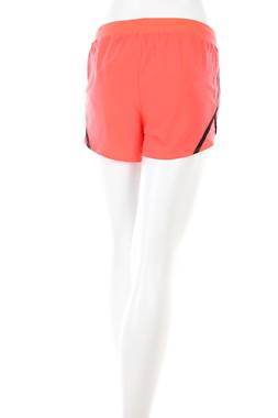 Γυναικεία σορτς Under Armour2