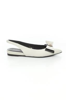 Γυναικεία παπούτσια Guess1 - Contourshop.gr Γυναικεία παπούτσια Guess1