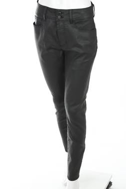 Дамски панталон Guess1