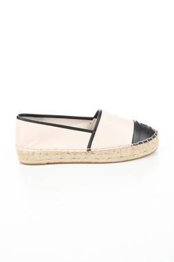 Γυναικεία παπούτσια Guess1