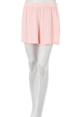 Дамски къс панталон Boohoo1 - Contour.bg Дамски къс панталон Boohoo1