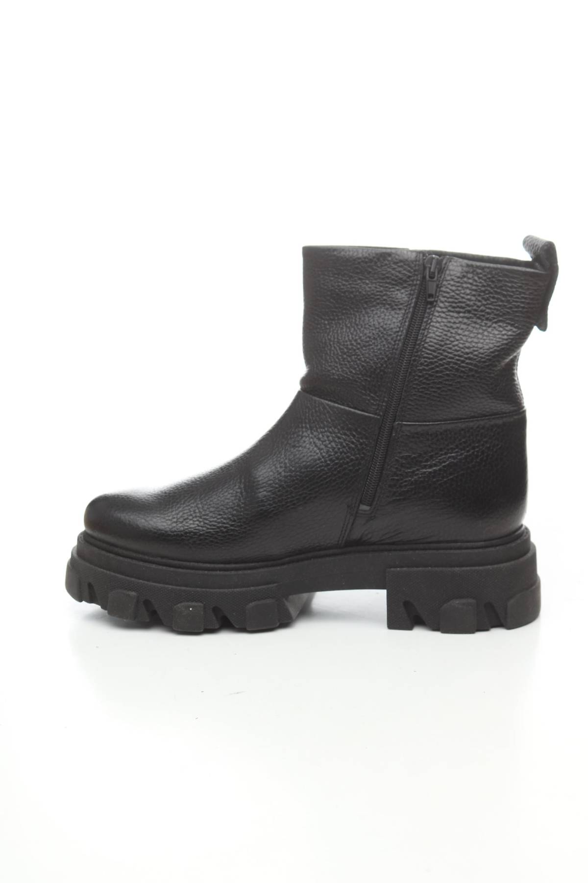 Дамски боти About You2