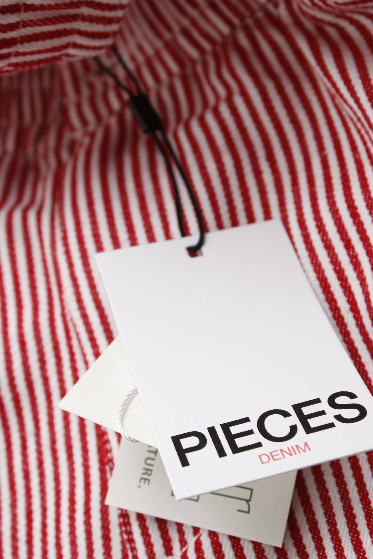 Дамски къс панталон Pieces3