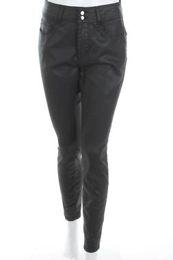 Дамски панталон Guess1