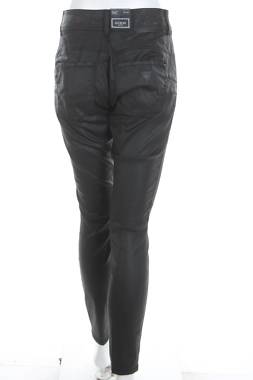 Дамски панталон Guess2