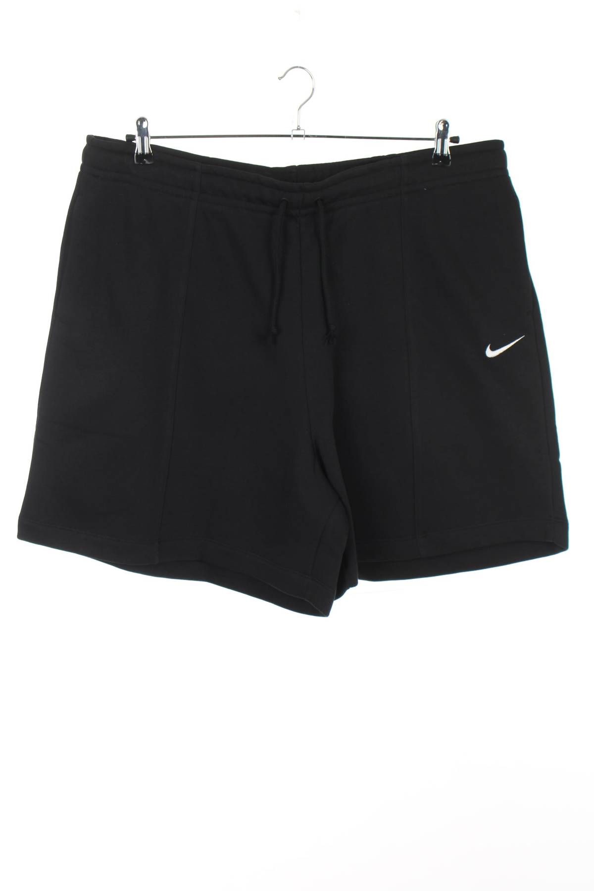 Γυναικείο αθλητικό σορτς Nike1