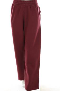 Γυναικείο αθλητικό παντελόνι Pretty Little Thing1