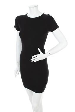 Рокля Guess1