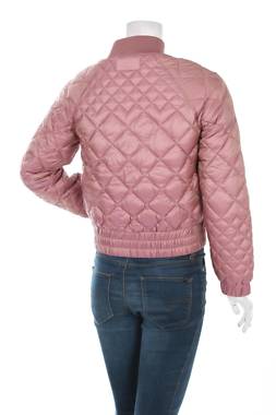 Дамско яке Guess2