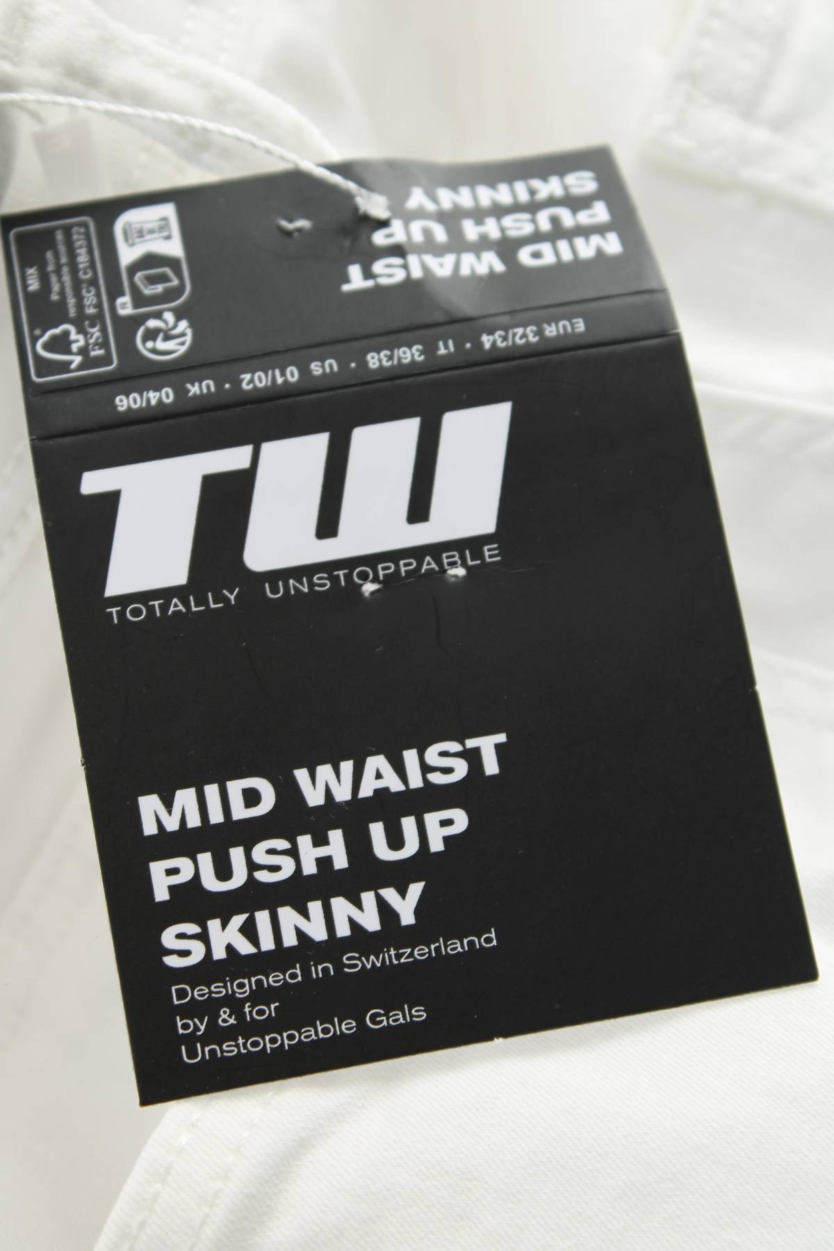 Γυναικεία τζιν Totally Unstoppable3