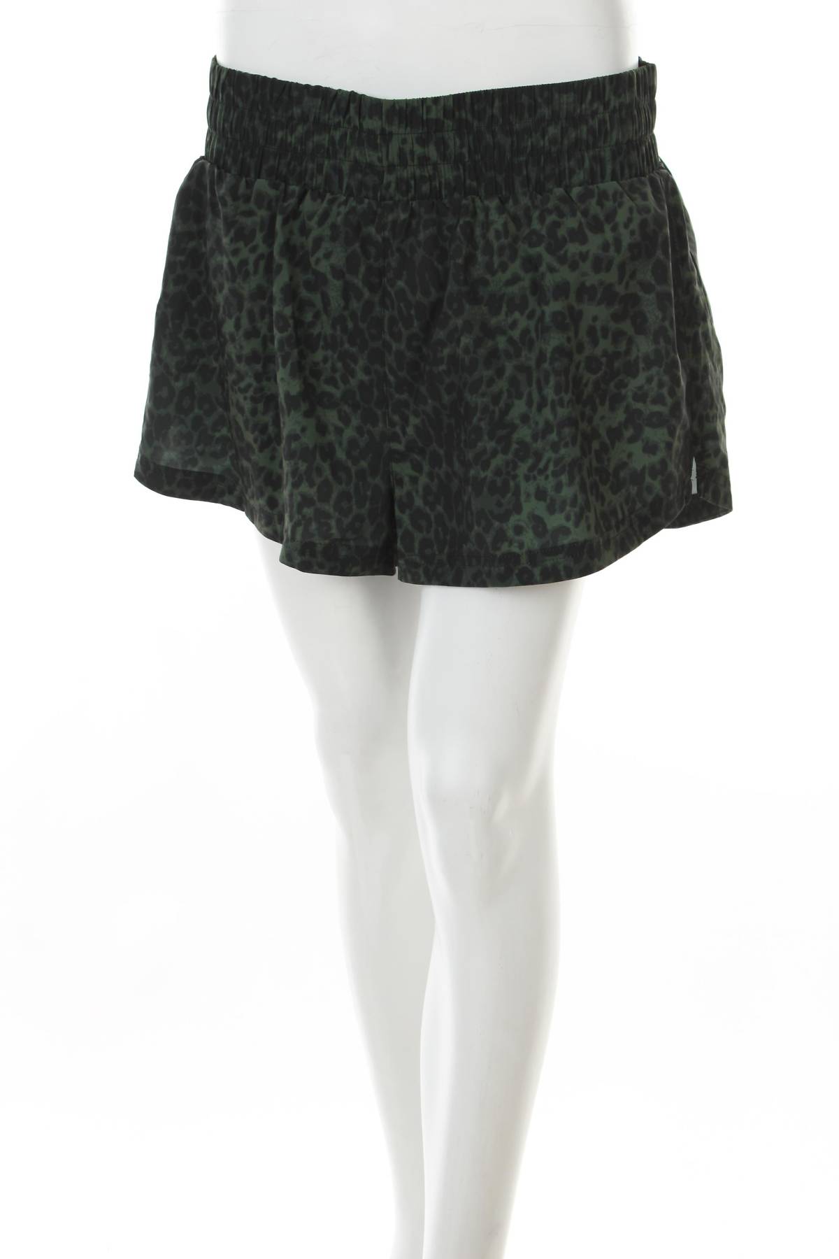 Дамски къс панталон Maje1