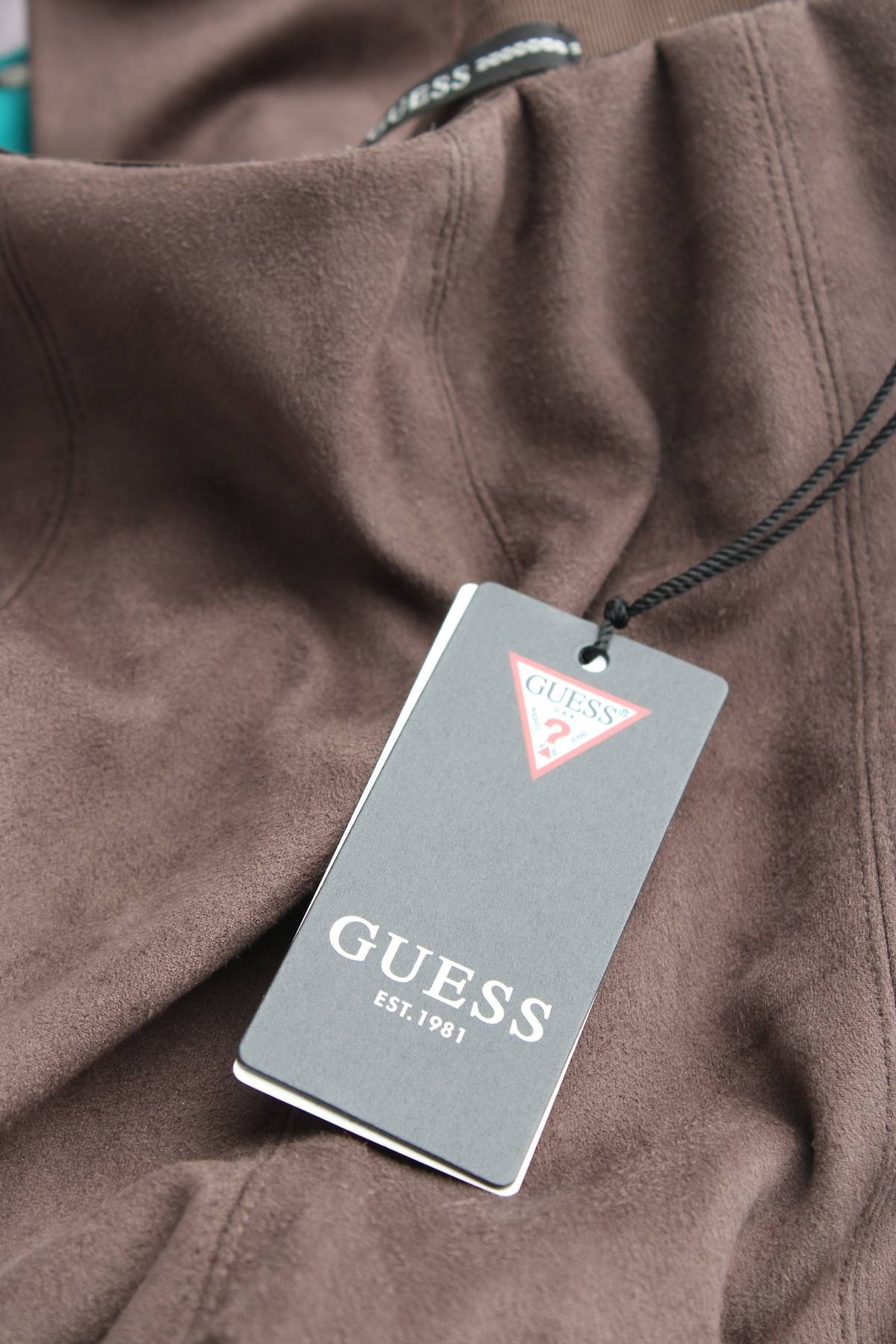 Дамски панталон Guess3