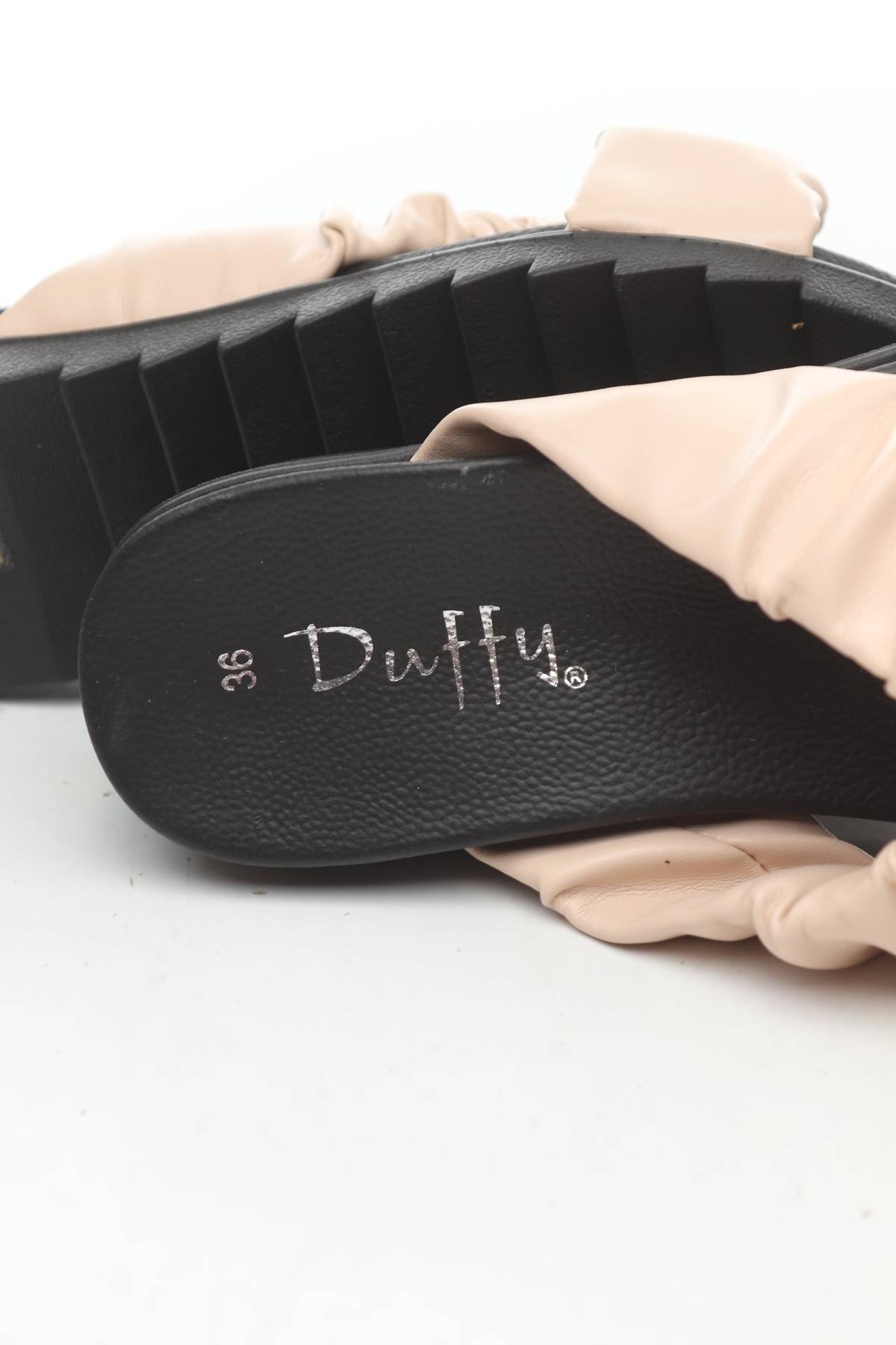 Чехли Duffy5 - Contour.bg Чехли Duffy5