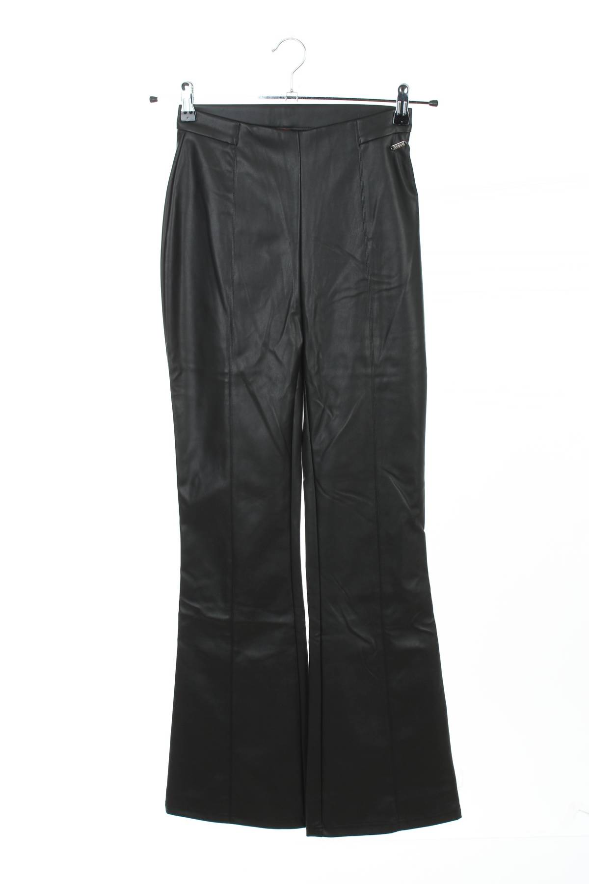 Дамски кожен панталон Guess1