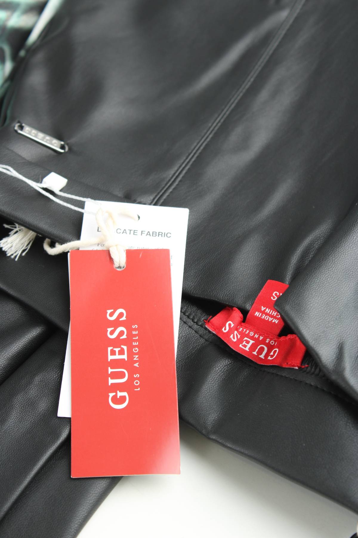 Дамски кожен панталон Guess3