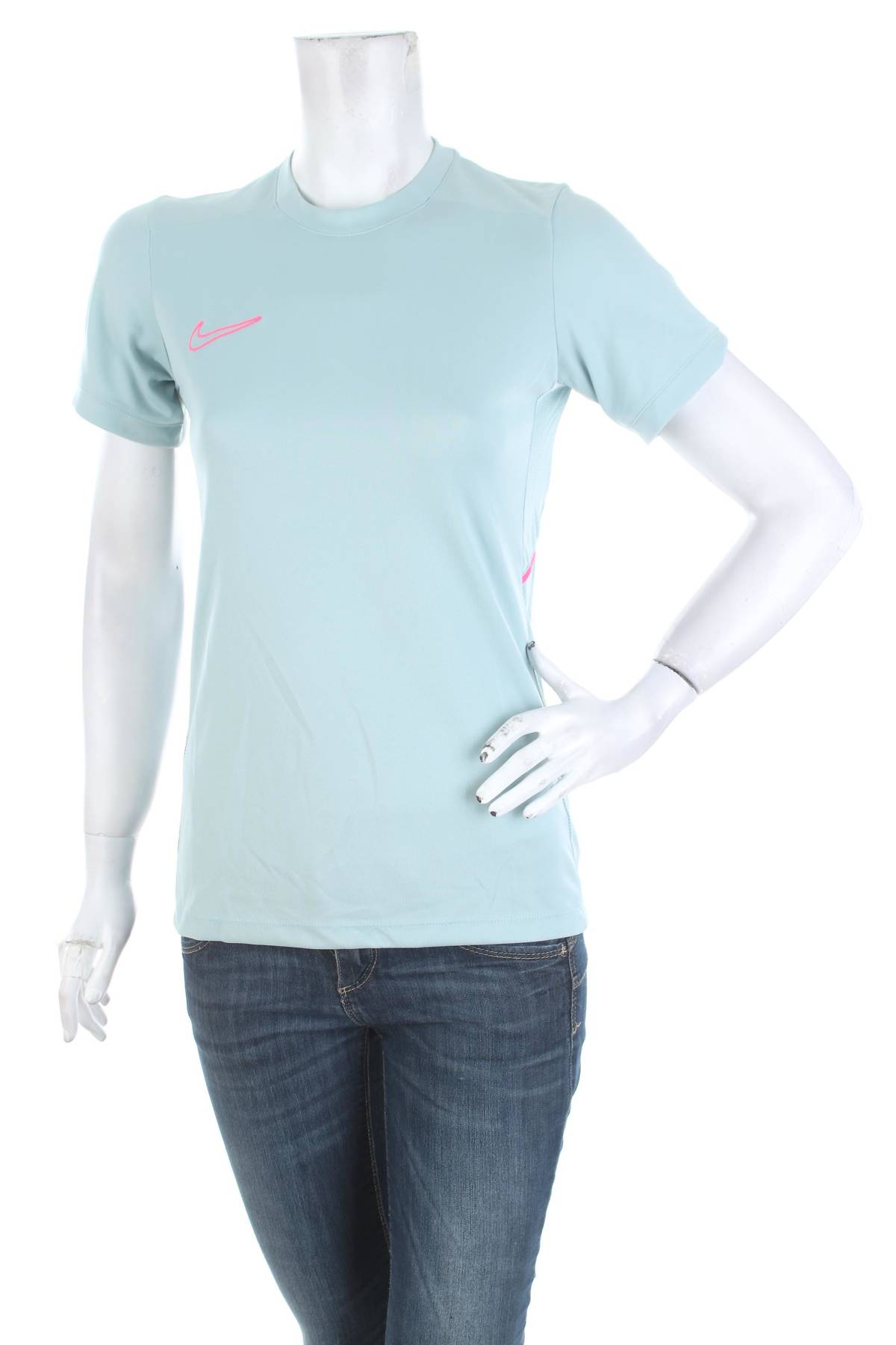 Дамска спортна тениска Nike1