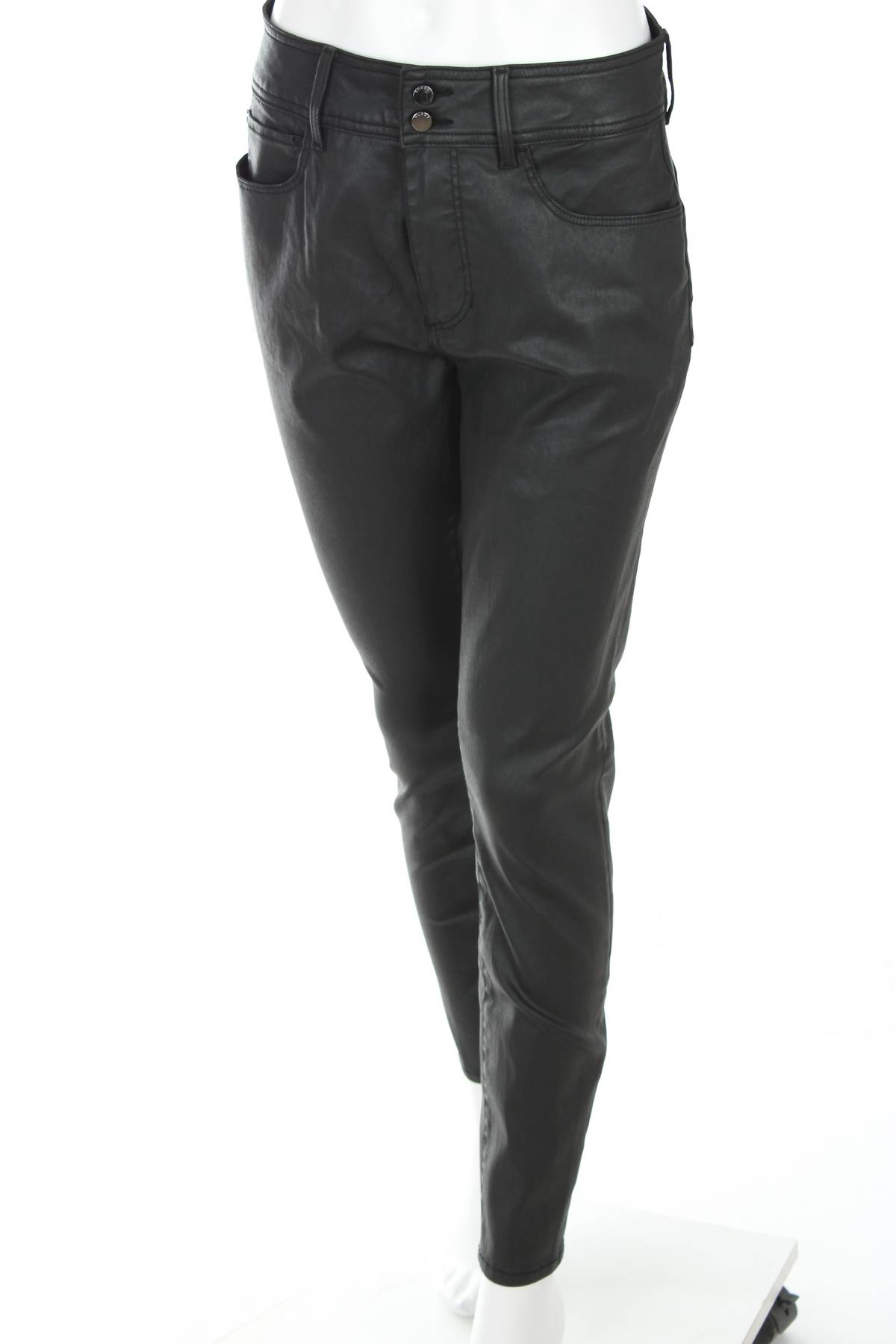 Дамски панталон Guess1