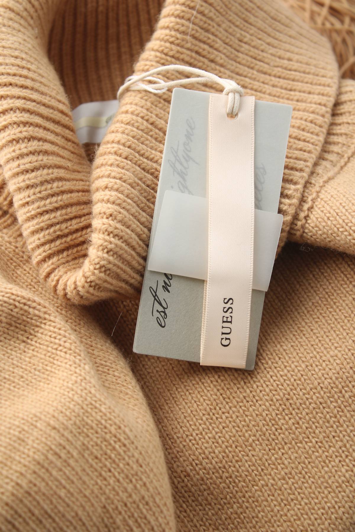Дамско поло Guess3