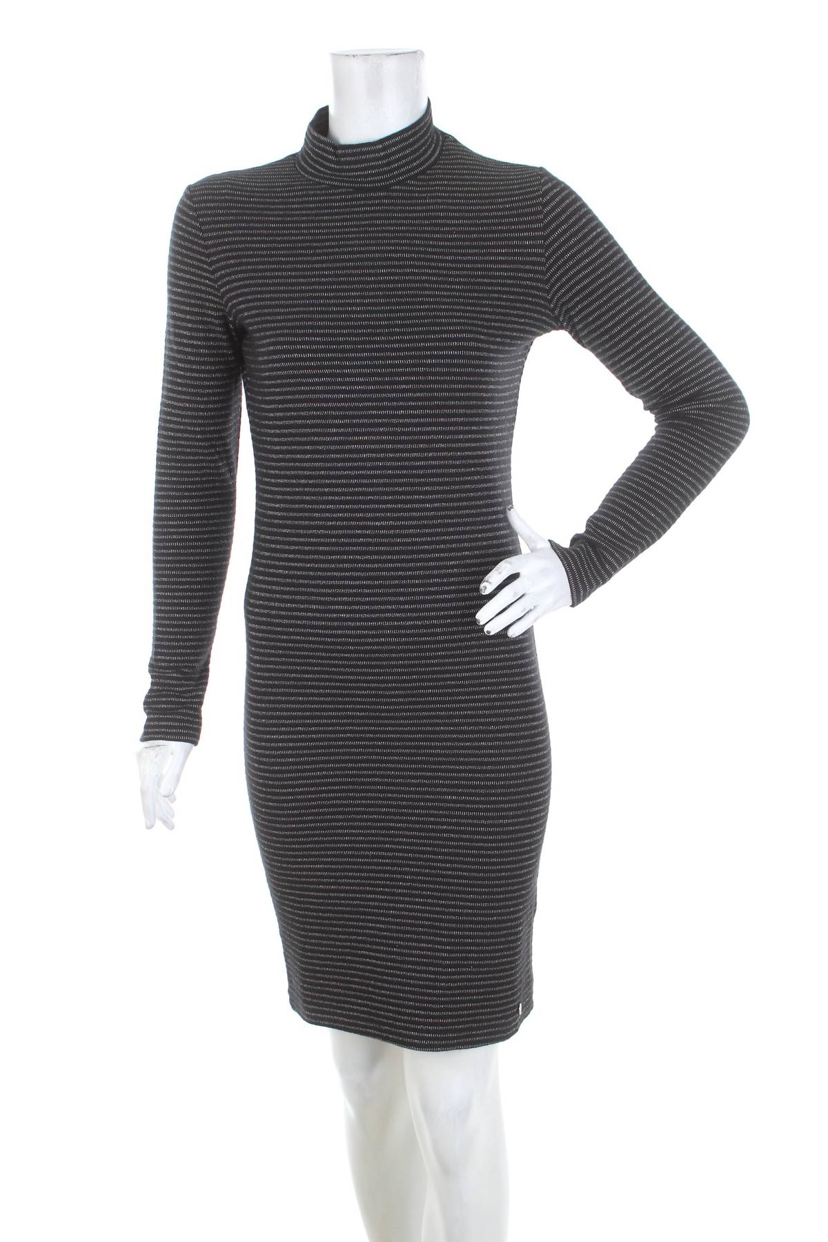 Рокля Superdry1