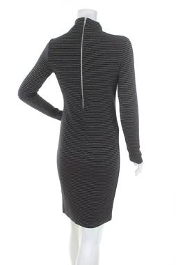 Рокля Superdry2