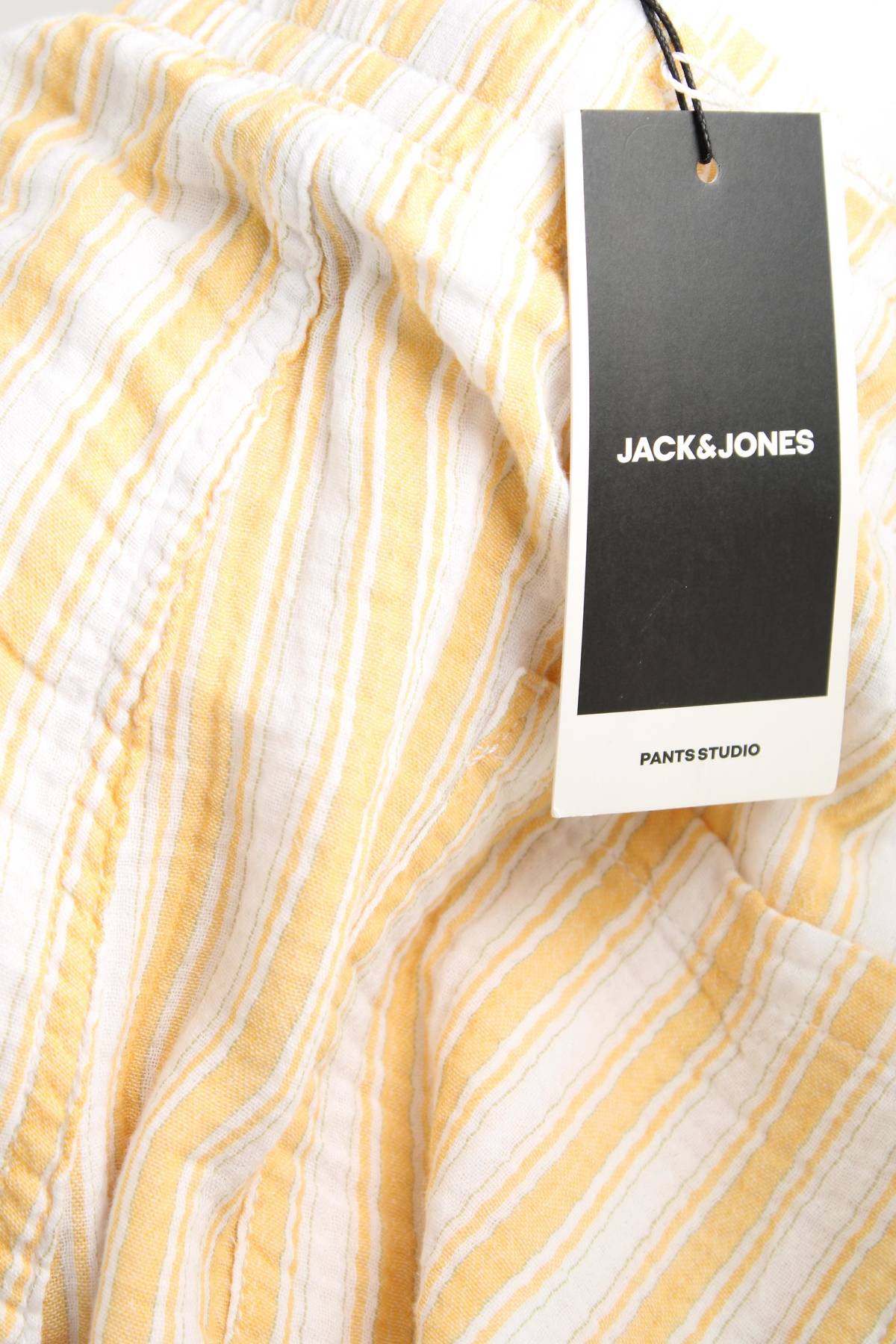 Мъжки къс панталон Jack & Jones3 - Contour.bg Мъжки къс панталон Jack & Jones3