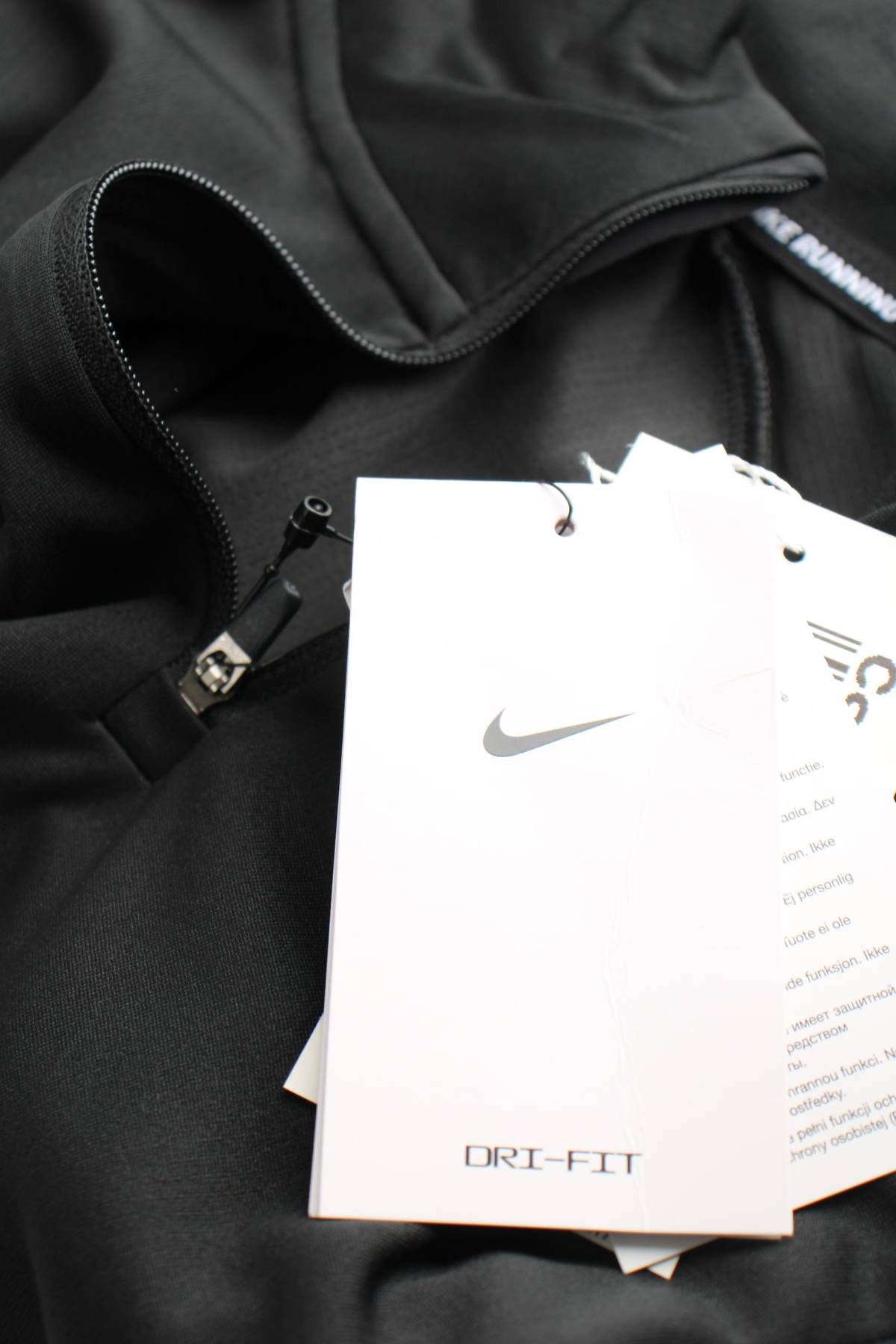 Γυναικεία αθλητική μπλούζα Nike3 - Contourshop.gr Γυναικεία αθλητική μπλούζα Nike3