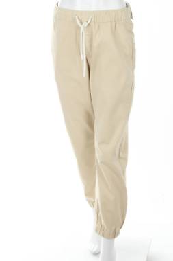 Дамски панталон Bershka1