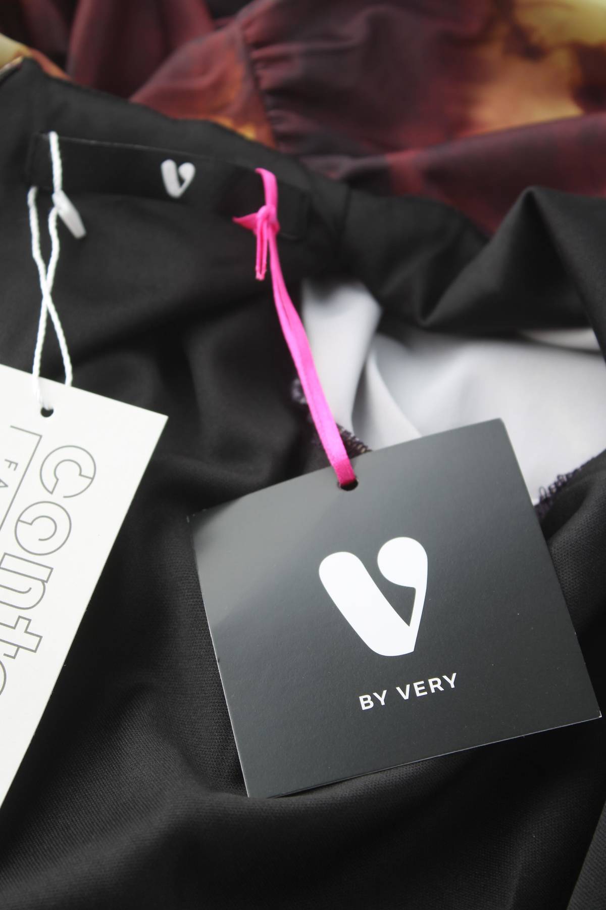 Рокля V by Very3 - Contour.bg Рокля V by Very3