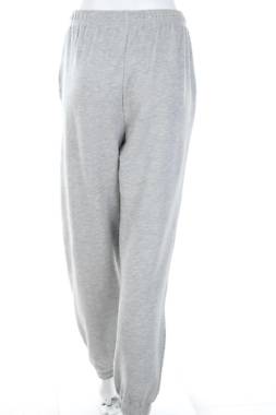 Γυναικείο αθλητικό παντελόνι Pull & Bear2