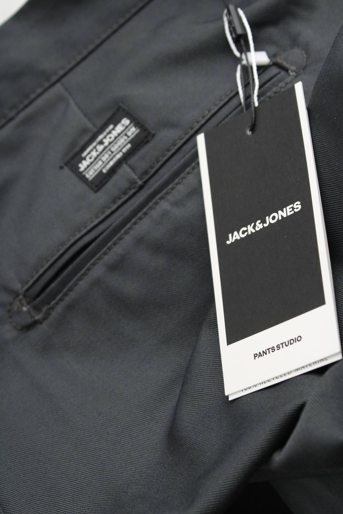 Мъжки къс панталон Jack & Jones3 - Contour.bg Мъжки къс панталон Jack & Jones3
