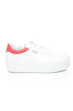 Дамски обувки Guess1