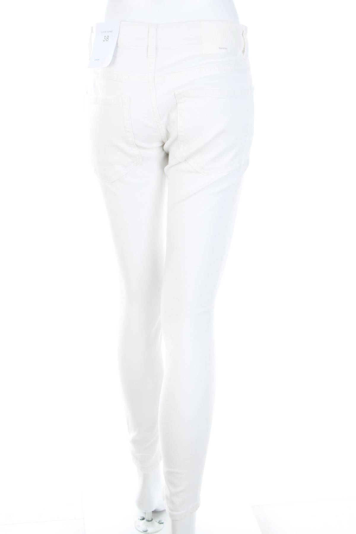 Γυναικεία τζιν Bershka2