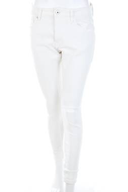 Γυναικεία τζιν Bershka1