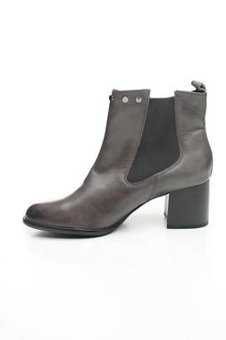 Γυναικεία μποτάκια S.Oliver Black Label2