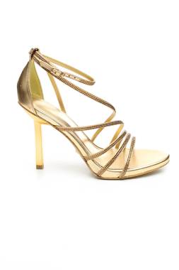 Дамски обувки Guess1
