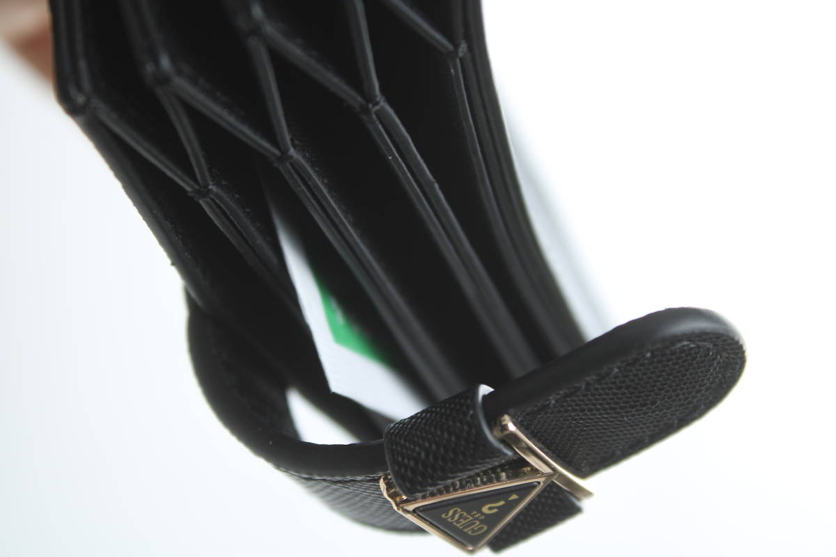 Калъф за документи Guess3