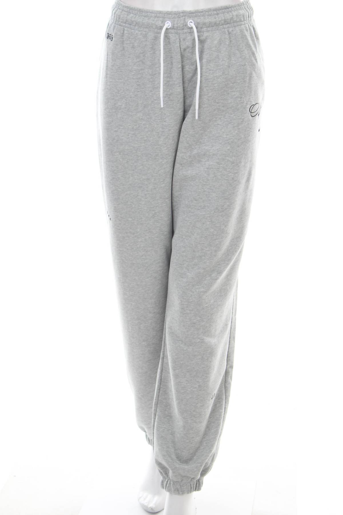 Дамско спортно долнище Nike1 - Contour.bg Дамско спортно долнище Nike1