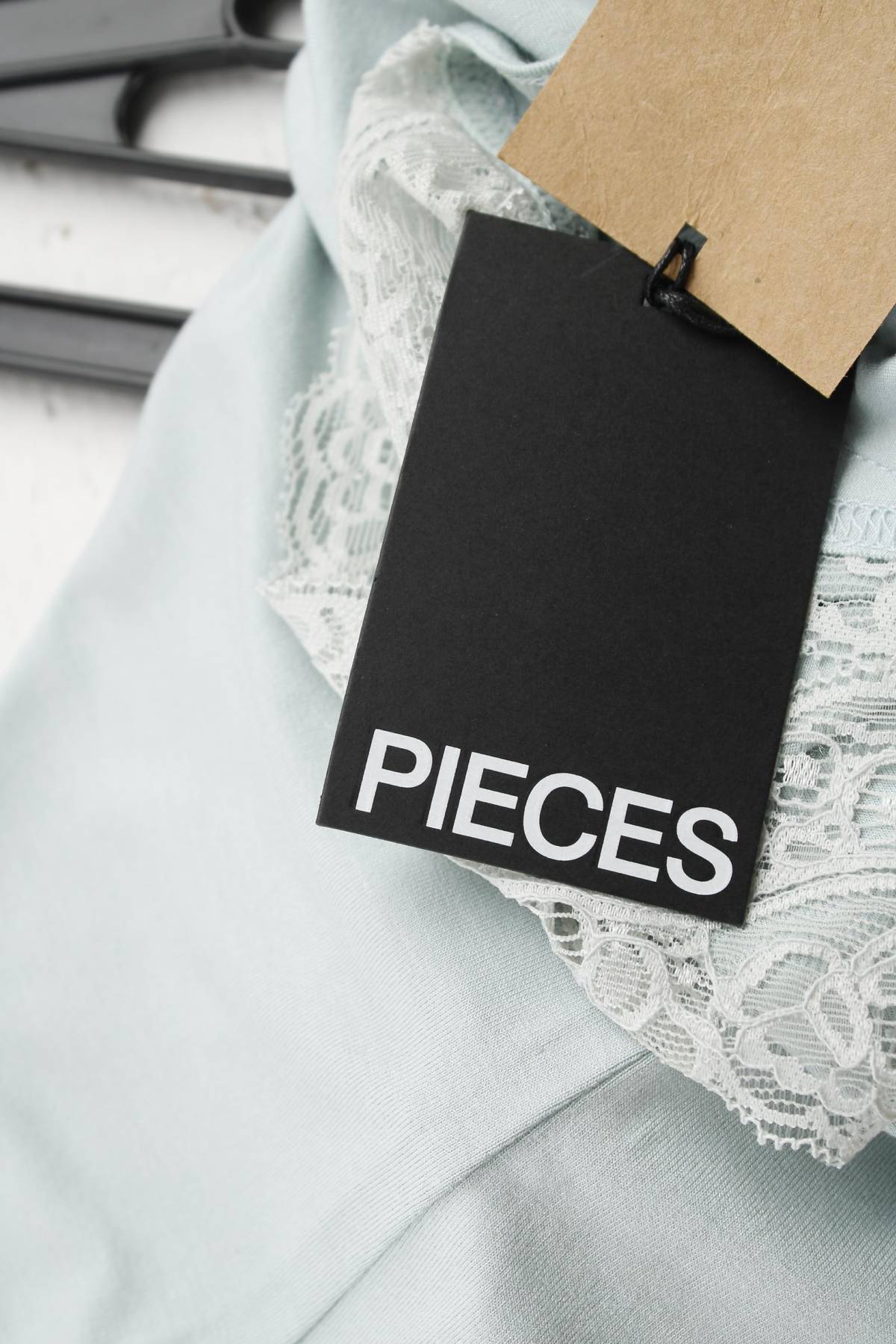 Γυναικείο αμάνικο Pieces3 - Contourshop.gr Γυναικείο αμάνικο Pieces3