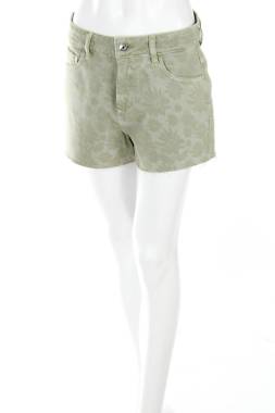 Дамски къси дънки Guess1